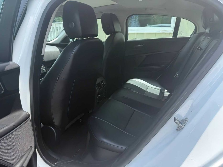 Jaguar XE 25t      2018
