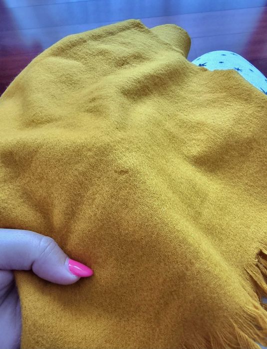 Cachecol amarelo torrado