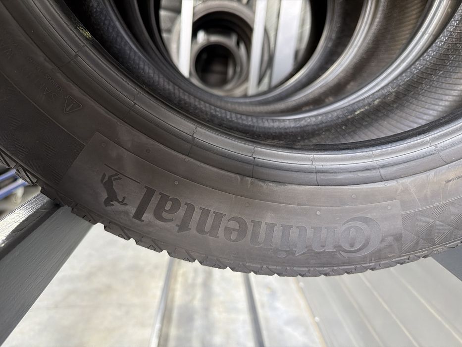 Зимові шини 235/55r19 Continental . Ціна 3250грн/шт
