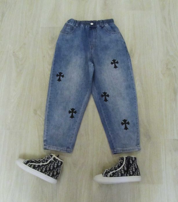 Стильные джинсы мом с крестами в стиле хип-хоп