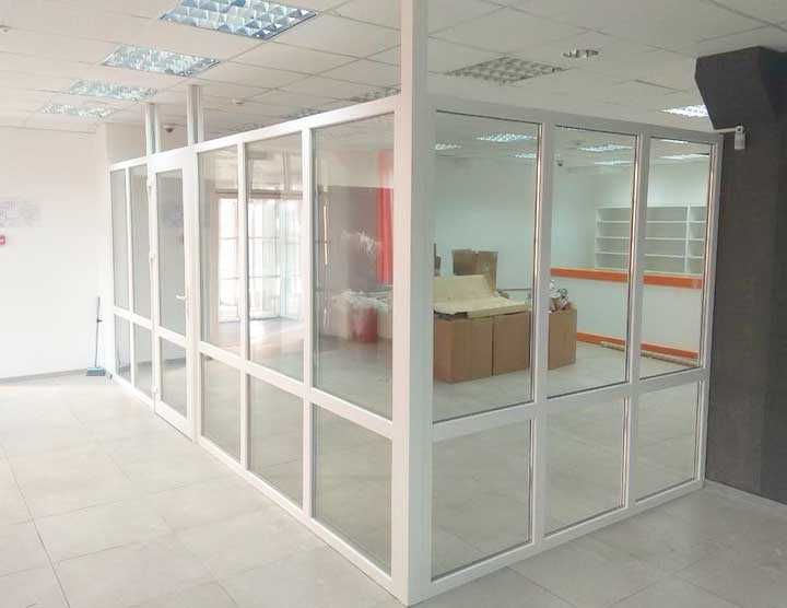 Перегородки офисные стеклянные, пластиковые, алюминиевые.