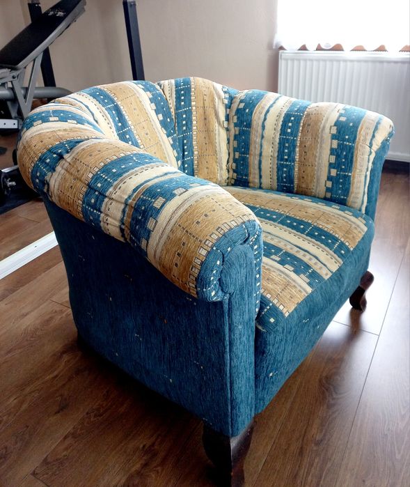 Dwa fotele dębowe tapicerowane