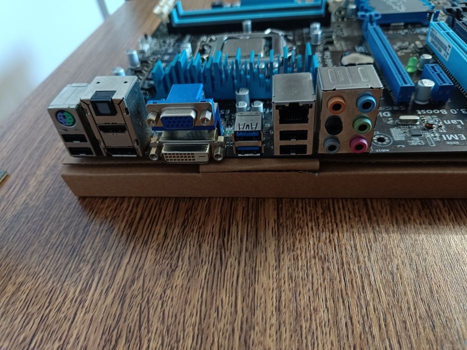 Asus P8H77-V (s1155, Intel H77, PCI-Ex16)