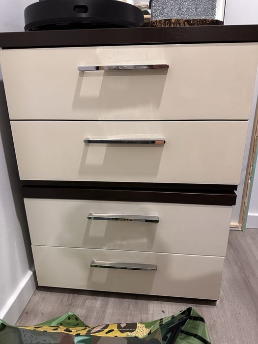 Cabeceiras de quarto e espelho