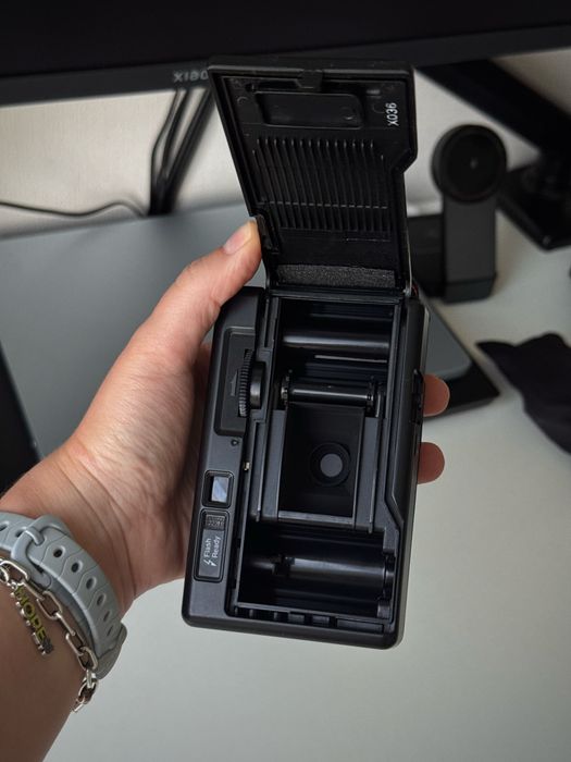 Плівковий фотоапарат Halina Vision Focus Free Flash 35mm бюджетний компакт