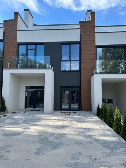 Продаж!Розкішний таунхаус біля Міського озера!