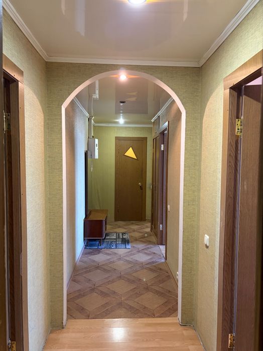 Продам простору 3-кімнатну квартиру в Центрально-Міському районі, проспект Миру 4