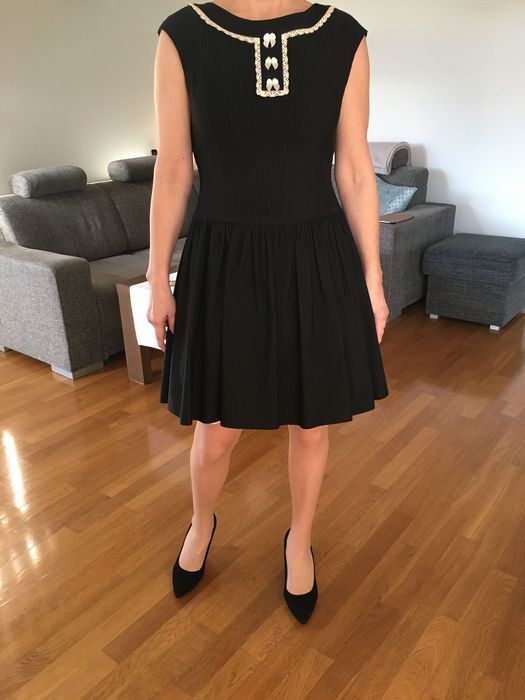 Sukienka marki SIMPLE