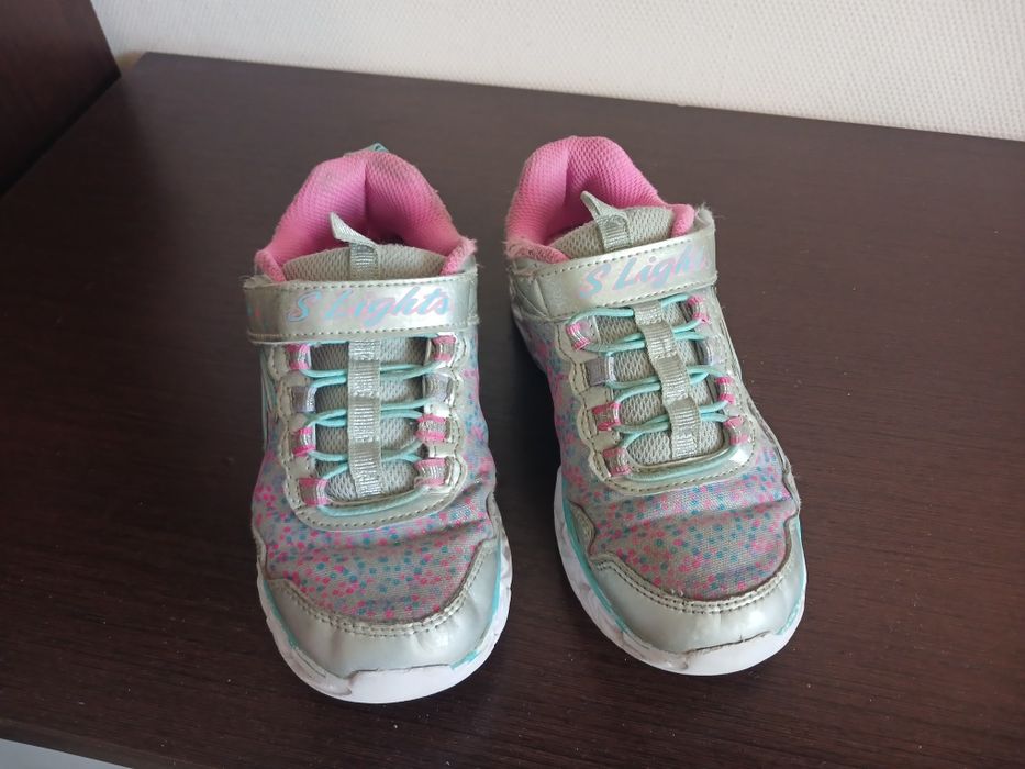 Skechers 32 світяться