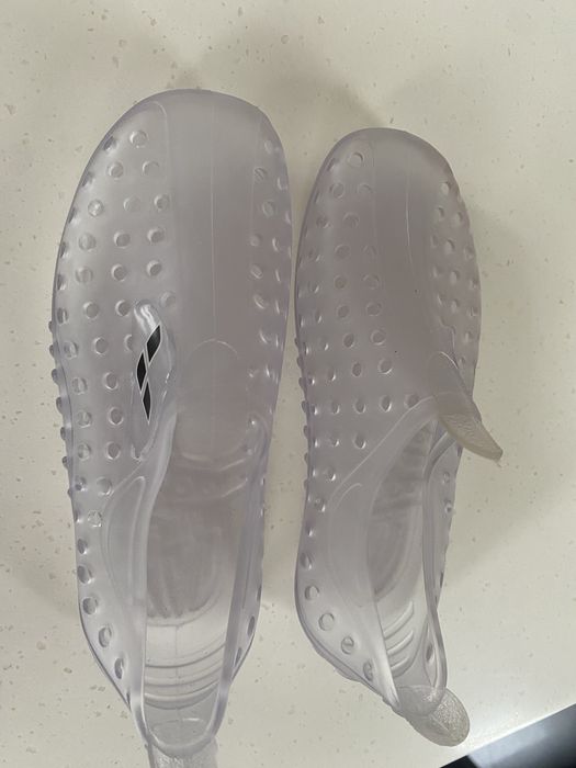 Nowe buty do wody - dobrze przylegające r. 28