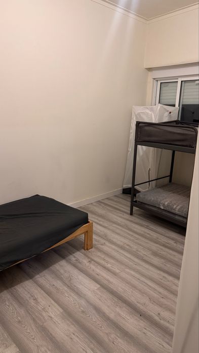 Quarto compartilhado por 3