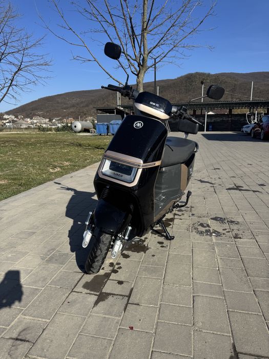 Електроскутер Aima a700