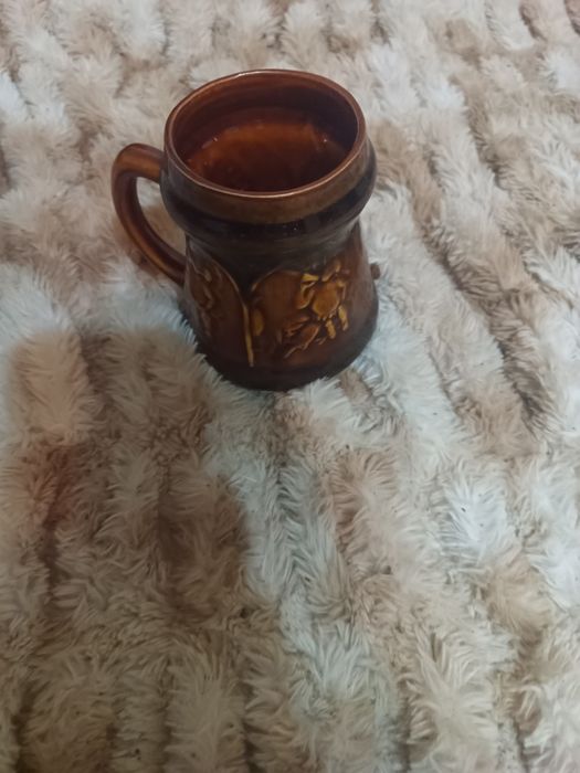 Kultowy Kufel Ceramiczny PRL – Brązowy z Reliefem – Vintage