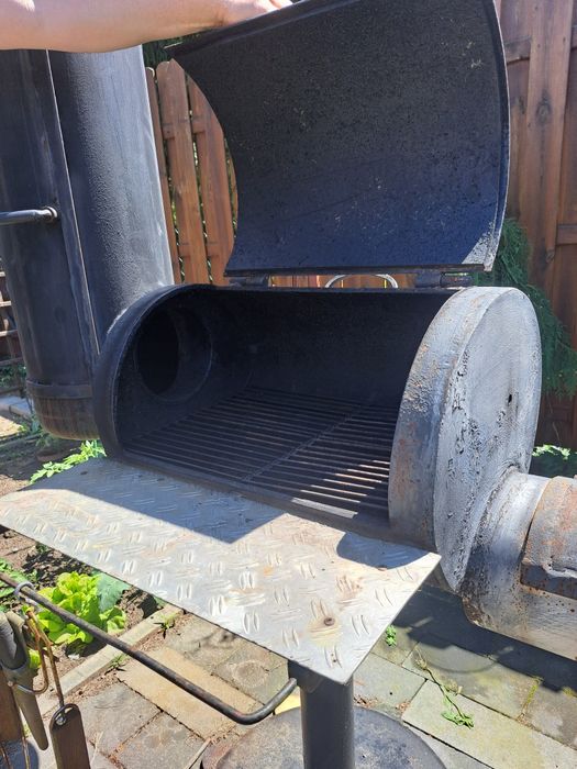 Grill i wędzarnia w jednym