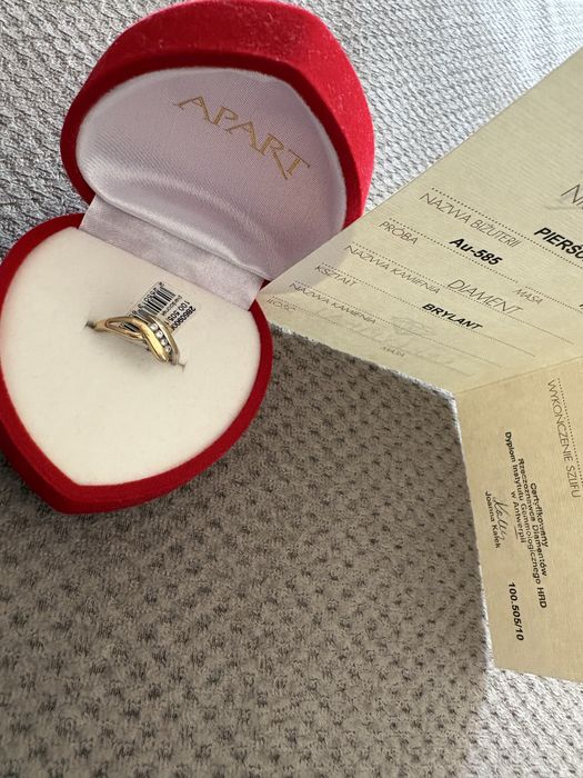 Złoty pierścionek Apart z brylantami (Rozmiar 10) + Certyfikat.