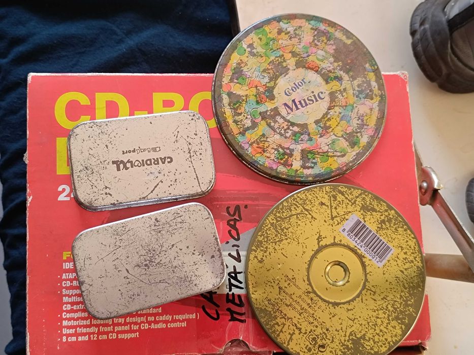 2 Caixas metálicas vintage