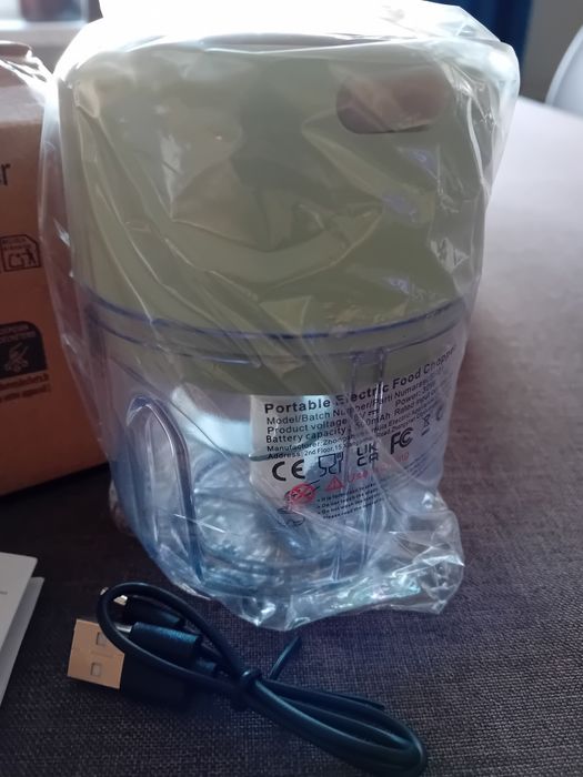Elektryczny siekacz do cebuli i warzyw. Nowy.