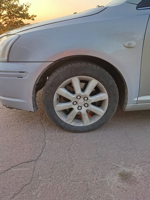 продам Toyota avensis 2003