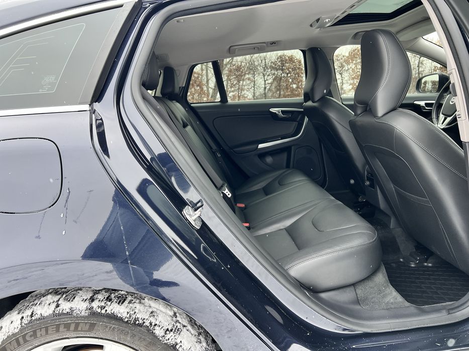 Volvo v60 2.0 4D Автомат Не фарбована