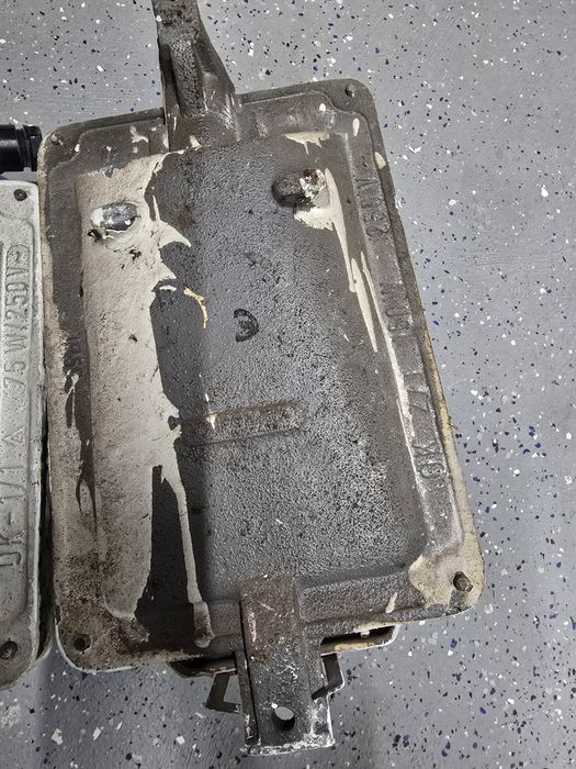 Lampa ścienna żeliwna garażowa 4szt