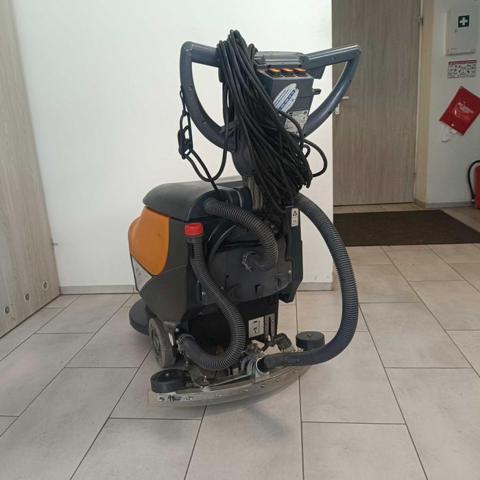 Szorowarka /maszyna czyszcząca  Taski Swingo 450 230V