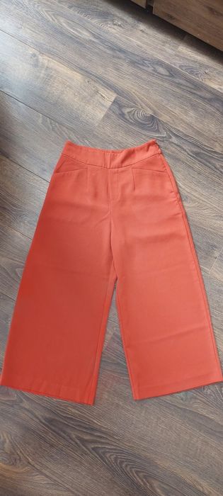 Spodnie damskie z szerokimi nogawkami Bershka 34