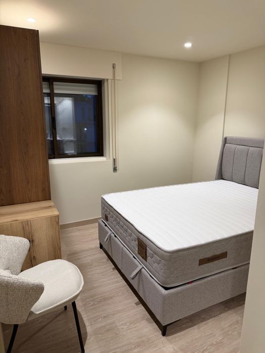 T3 totalmente remodelado de raiz - proximo ao Hospital S.JOÃO Despesas incluidas