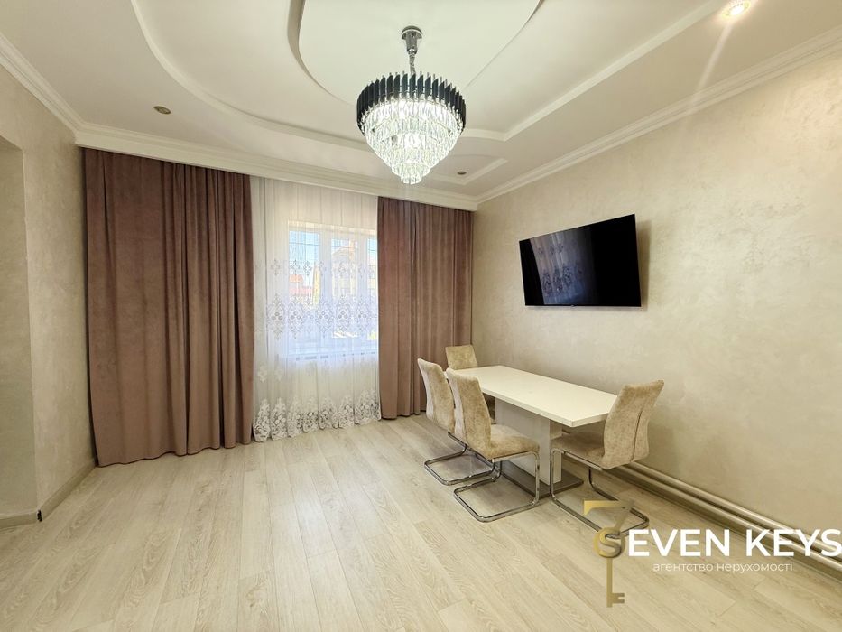 Продаж 2 поверхового будинку з гаражем і ділянкою на 10 соток, 218м²