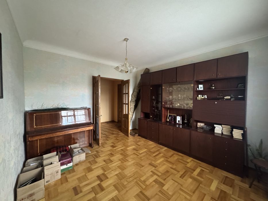 Продам 4 комн квартиру