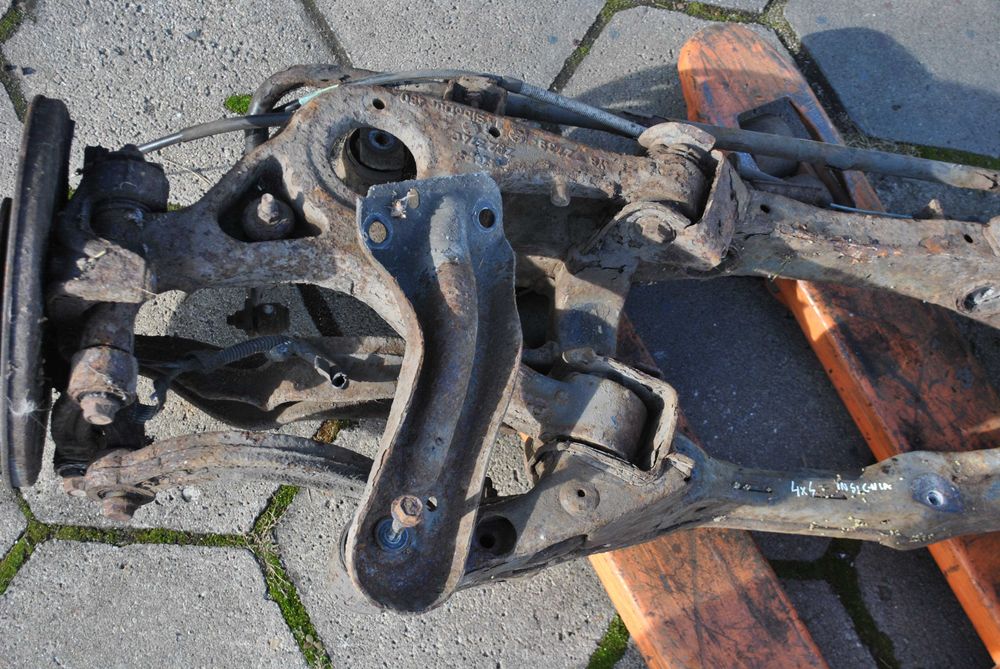 Tylna belka  Opel Insignia 4x4