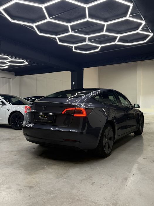 Tesla Model 3 — fotografia 5