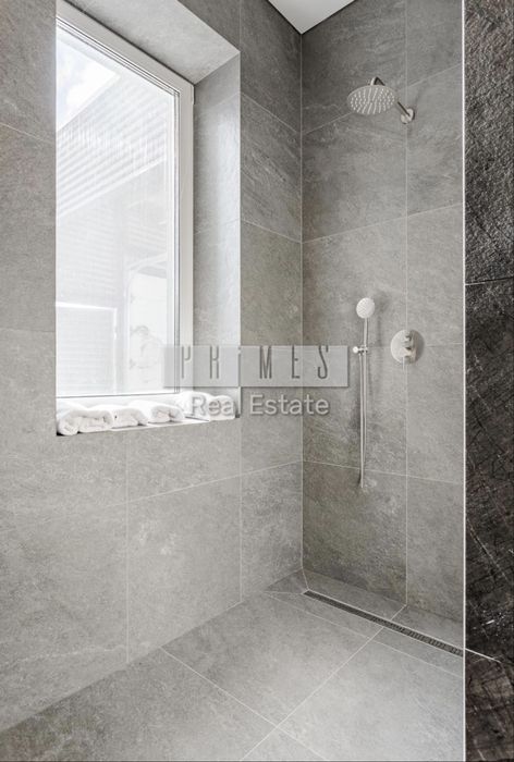 Будинок з топовою ділянкою в Лісниках повністю готовий до заселення.