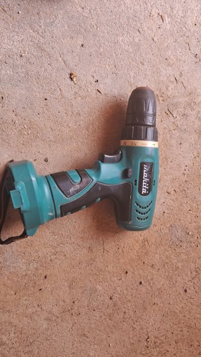 Продам шуруповерт Makita