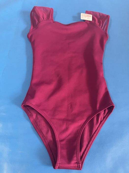 Saco preto e  dois maillots de ballet