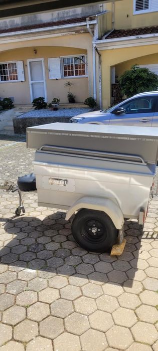 Reboque de caça com cofre