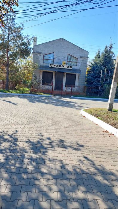 Продам офисное здание в центре с. Александровка