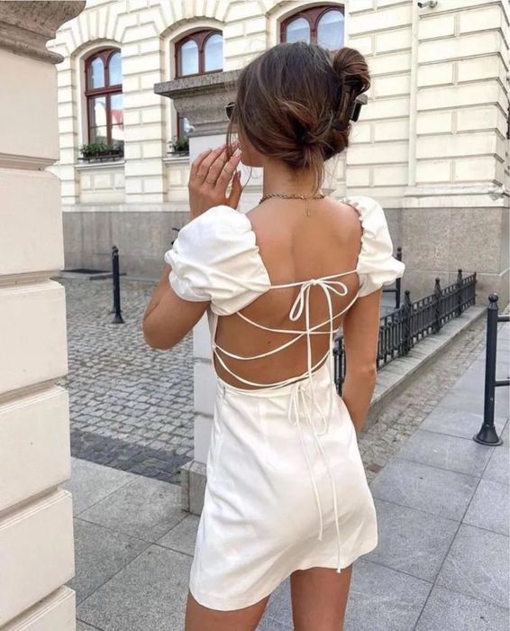 Біла сукня Zara з відкритою спиною