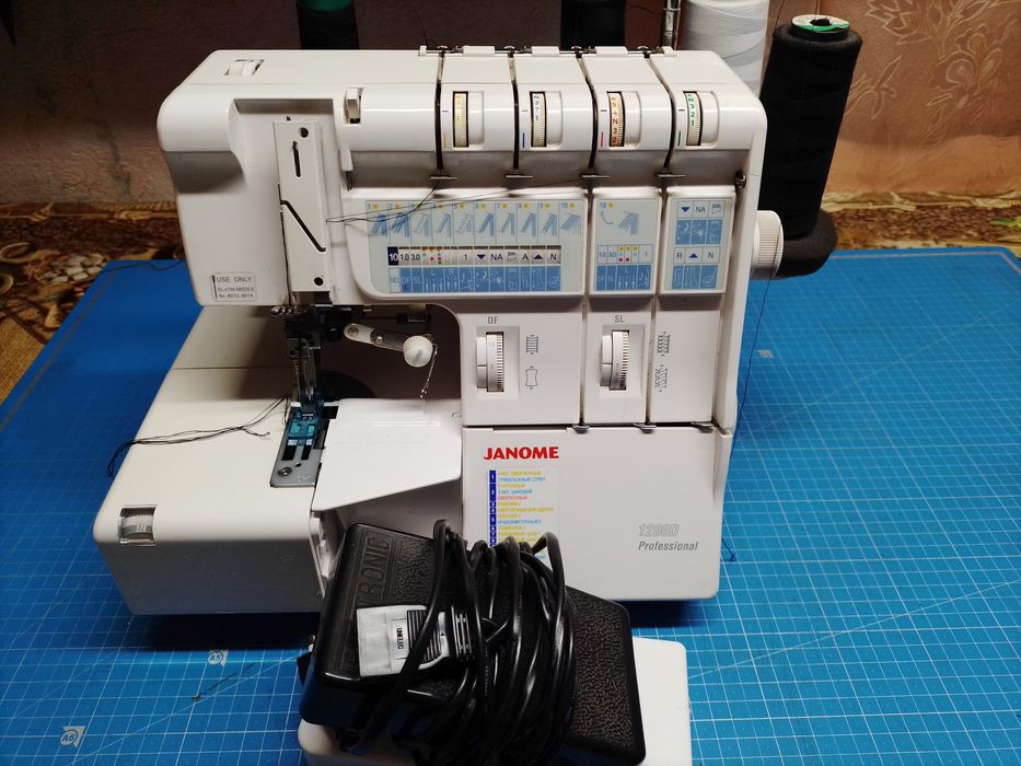 Оверлок коверлок распошивалка Janome 1200D Professional