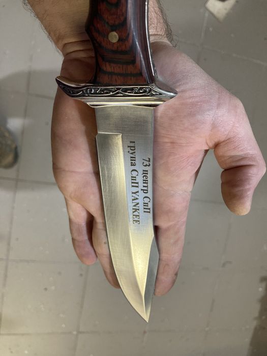 Гравировка на ножах, кошельках, ручках, бокалах, чашках.