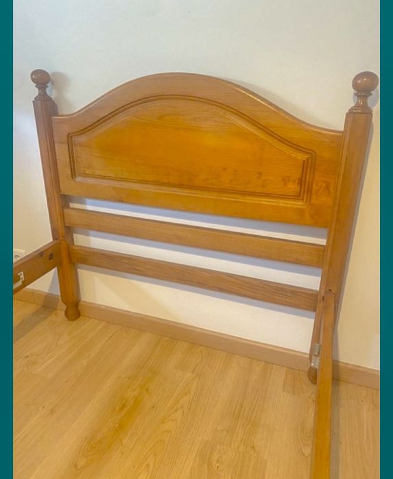 Cama de solteiro/ corpo e meio mogno