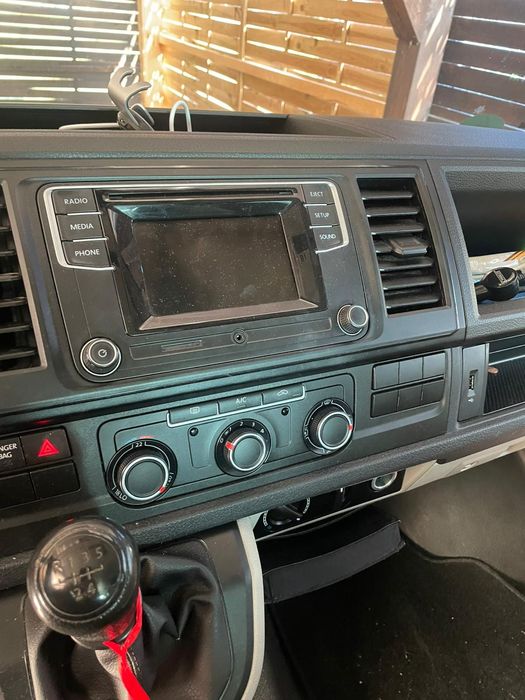 Volkswagen Transporter 2.0 TDI – 8-osobowy (jak Multivan) z Niemiec