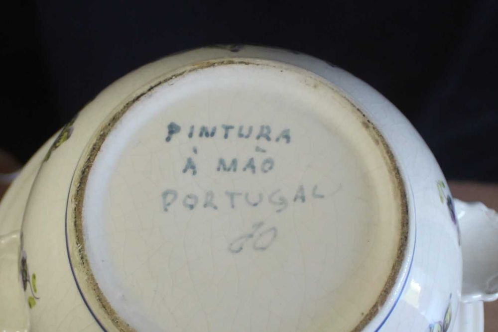Terrina ao estilo Império pintada à mão, artesanato de Portugal