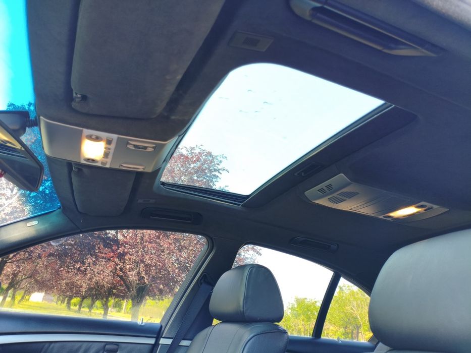 BMW    E65    735i