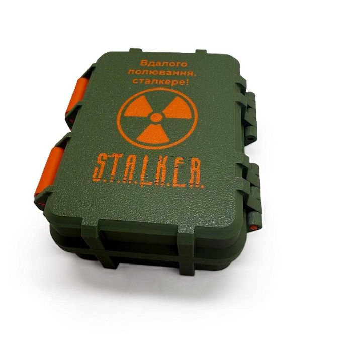 Бокс для карток у стилі STALKER.2 з написом "Вдалого полювання, сталкере!"(Зелений) | 3D-друк