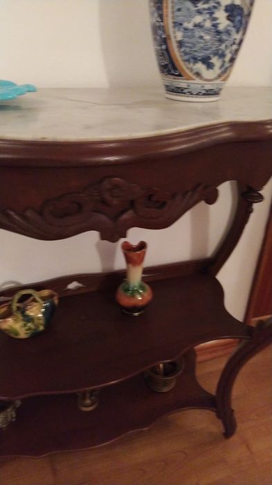 Belíssima credencia antiga