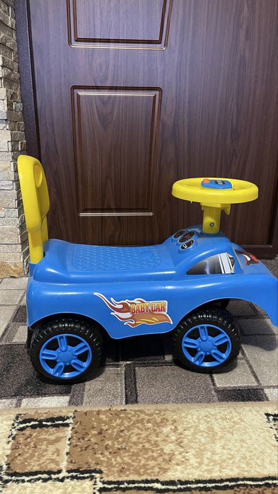 Дитяча автівка толокар