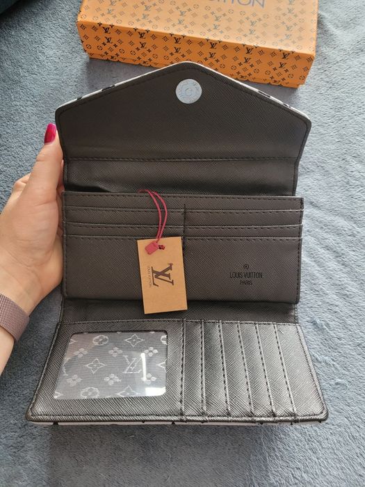 Elegancki portfel LV