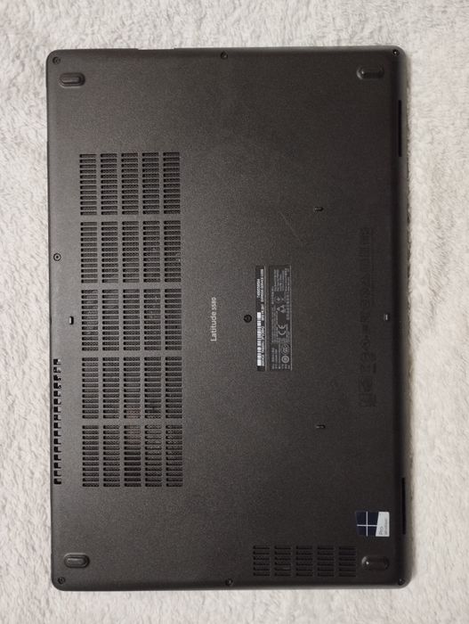 Игровой Dell 5580 IPS i7-7820HQ/8gb DDR4/SSD 256gb/nVidia 940mx