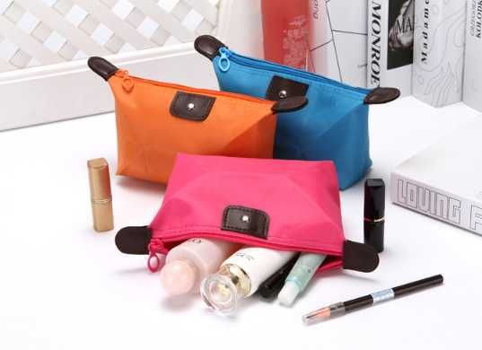 Kosmetyczka jednokolorowa na suwak 26 cm