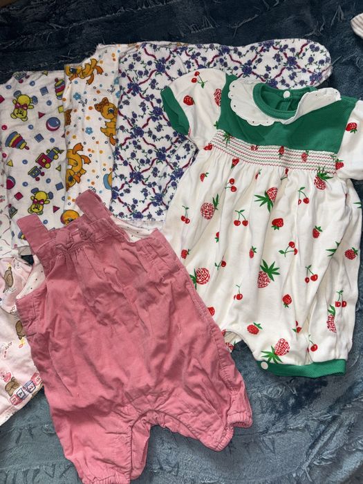 Одяг на найменших 0-3 місяці